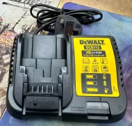 DEWALT DCB113 BATTERY CHARGER FOR 10.8V, 14.4V AND 18V XR LI-ION BATTERIES